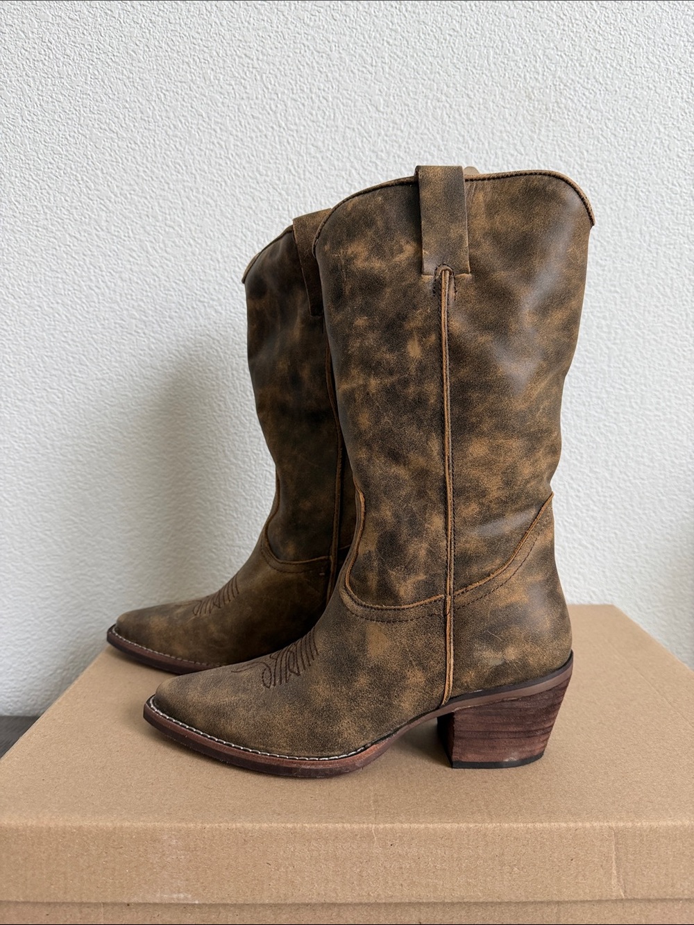Steve Madden Albany Brown Distressed Western Boot NIB